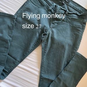 Flying monkey size 27